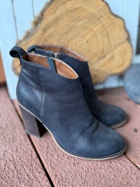 BP Black Leather Ankle Booties with Block Heel and Side Zip Size 6.5